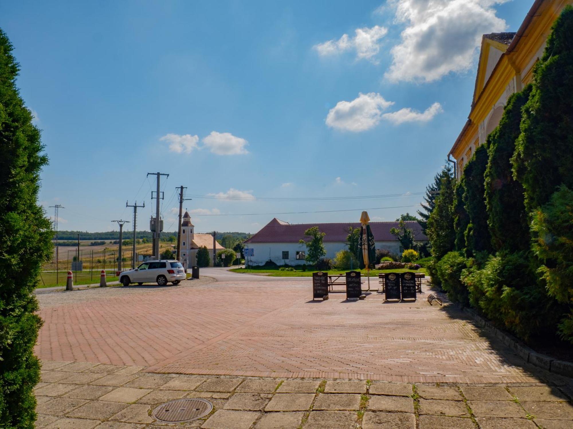 Hotel Club Vranovská Ves Dış mekan fotoğraf